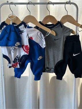 Nike Baby Bodysuit & Jogger Set